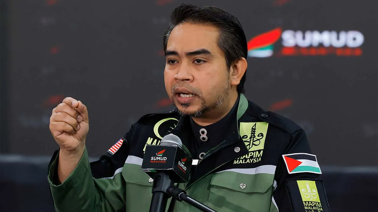 SEPANG, 15 Mei -- Ketua Pengarah Sumud Nusantara Command Center (SNCC) Datuk Dr Sani Araby Abdul Alim Araby bercakap pada sidang media khas mengenai perkembangan terkini Misi Global Sumud Flotilla 2026 di SNCC hari ini. --fotoBERNAMA (2026) HAK CIPTA TERPELIHARA