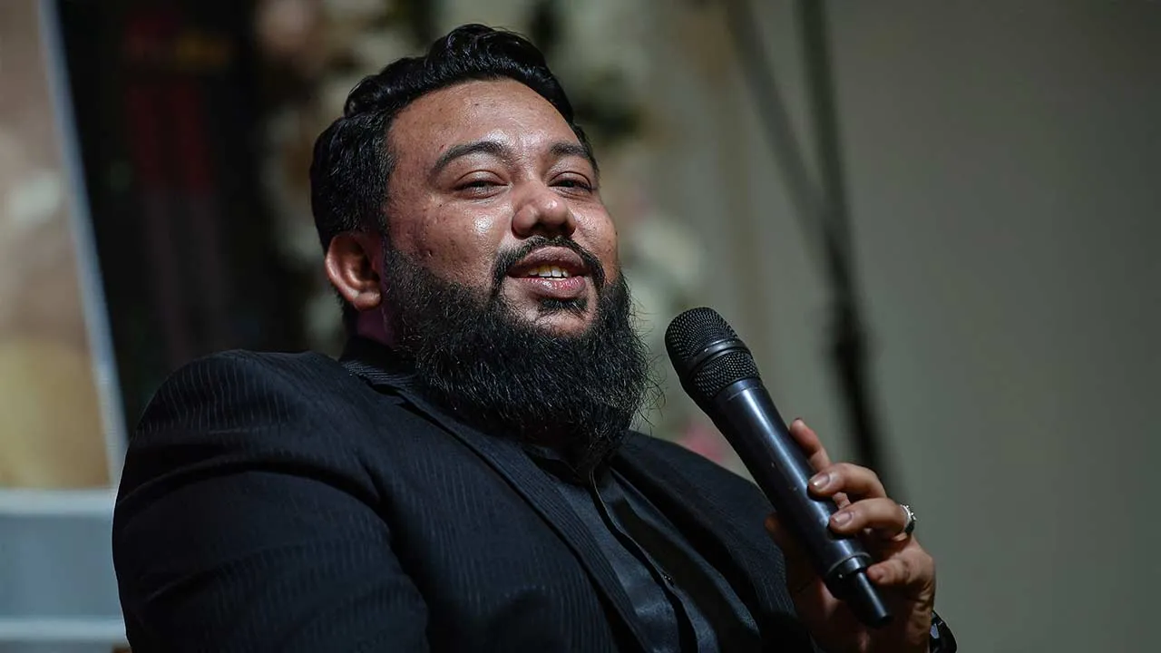 PETALING JAYA, 24 Sept -- Pengarah First Pictures Sdn Bhd Muhamad Dzul Hilmi Zainol bercakap pada Sidang Media Konsert Penyanyi Terkenal India, Udit Narayan 2024 7 Love Event Hall, Petaling Jaya hari ini.  -- fotoBERNAMA (2024) HAK CIPTA TERPELIHARA
