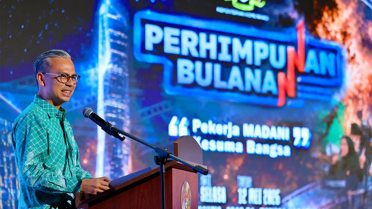 PUTRAJAYA, 12 Mei -- Menteri Komunikasi Datuk Fahmi Fadzil menyampaikan ucapan pada majlis perhimpunan bulanan Kementerian Komunikasi bagi bulan Mei yang dianjurkan oleh Perbadanan Kemajuan Filem Nasional Malaysia (FINAS) di Dewan Serbaguna Kementerian Komunikasi hari ini.  —fotoBERNAMA(2026) HAK CIPTA TERPELIHARA