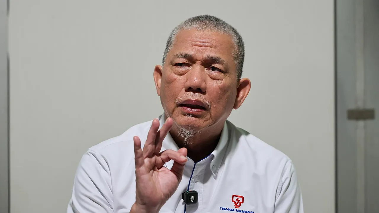 DUNGUN, 18 Mei -- Timbalan Perdana Menteri Datuk Seri Fadillah Yusof bercakap pada sidang media pada perasmian Sistem Penyimpanan Tenaga Bateri (BESS) Santong 100MW/400MWh di Santong, Paka hari ini.    -- fotoBERNAMA (2026) HAK CIPTA TERPELIHARA