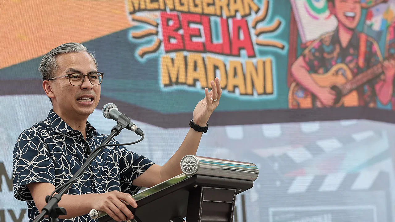 KUALA LUMPUR, 24 Mei -- Menteri Komunikasi Datuk Fahmi Fadzil menyampaikan ucapan pada Pelancaran Program Belia Kreatif Komuniti MADANI di Piazza Pavilion Bukit Jalil hari ini._BERNAMA