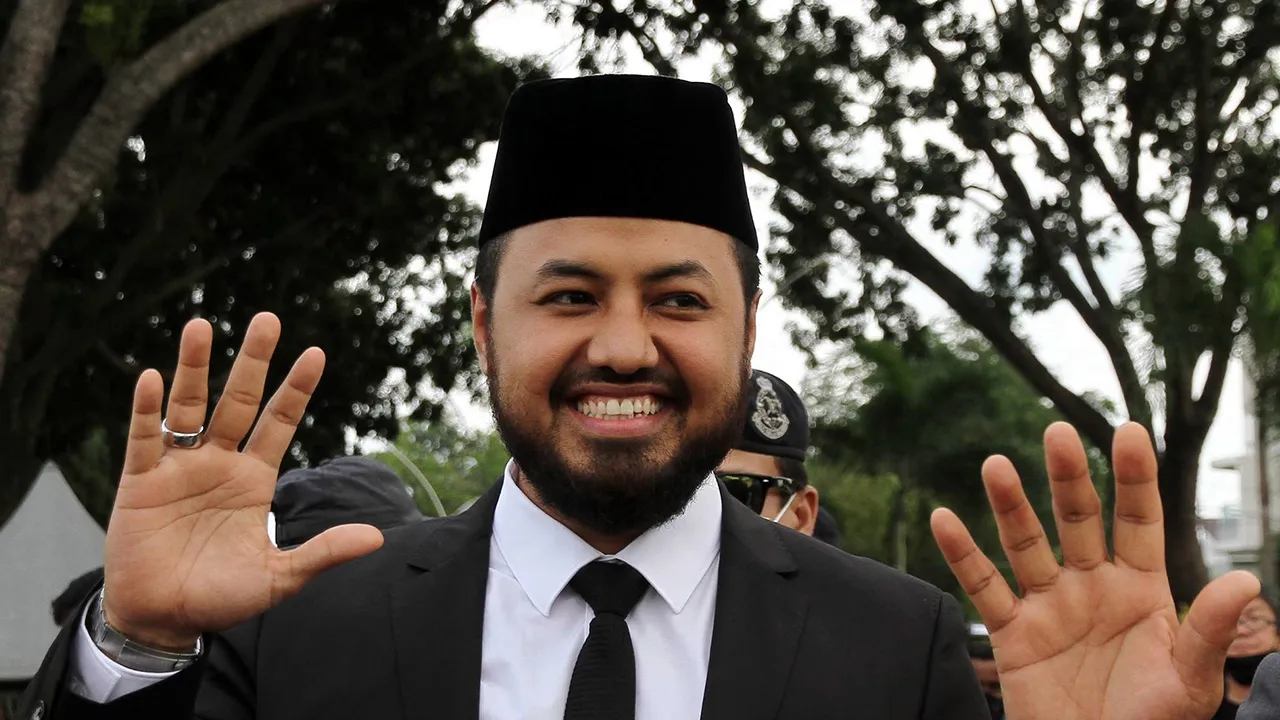IPOH, 8 Dis -- Pengerusi PKR Perak Farhash Wafa Salvador Rizal Mubarak ketika ditemui semasa meninggalkan Istana Kinta Ipoh selepas menghadap Sultan Perak Sultan Nazrin Shah hari ini. --fotoBERNAMA (2020) HAK CIPTA TERPELIHARA