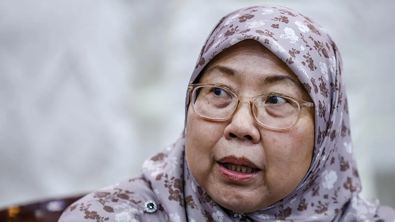 JOHOR BAHRU, 18 Mei -- Timbalan Menteri Perdagangan Dalam Negeri dan Kos Sara Hidup, Datuk Dr Fuziah Salleh bercakap kepada pemberita pada Program Advokasi Dasar Pengguna 2.0 dan Bual Bicara Pengguna di sini hari ini.  --fotoBERNAMA (2026) HAK CIPTA TERPELIHARA
