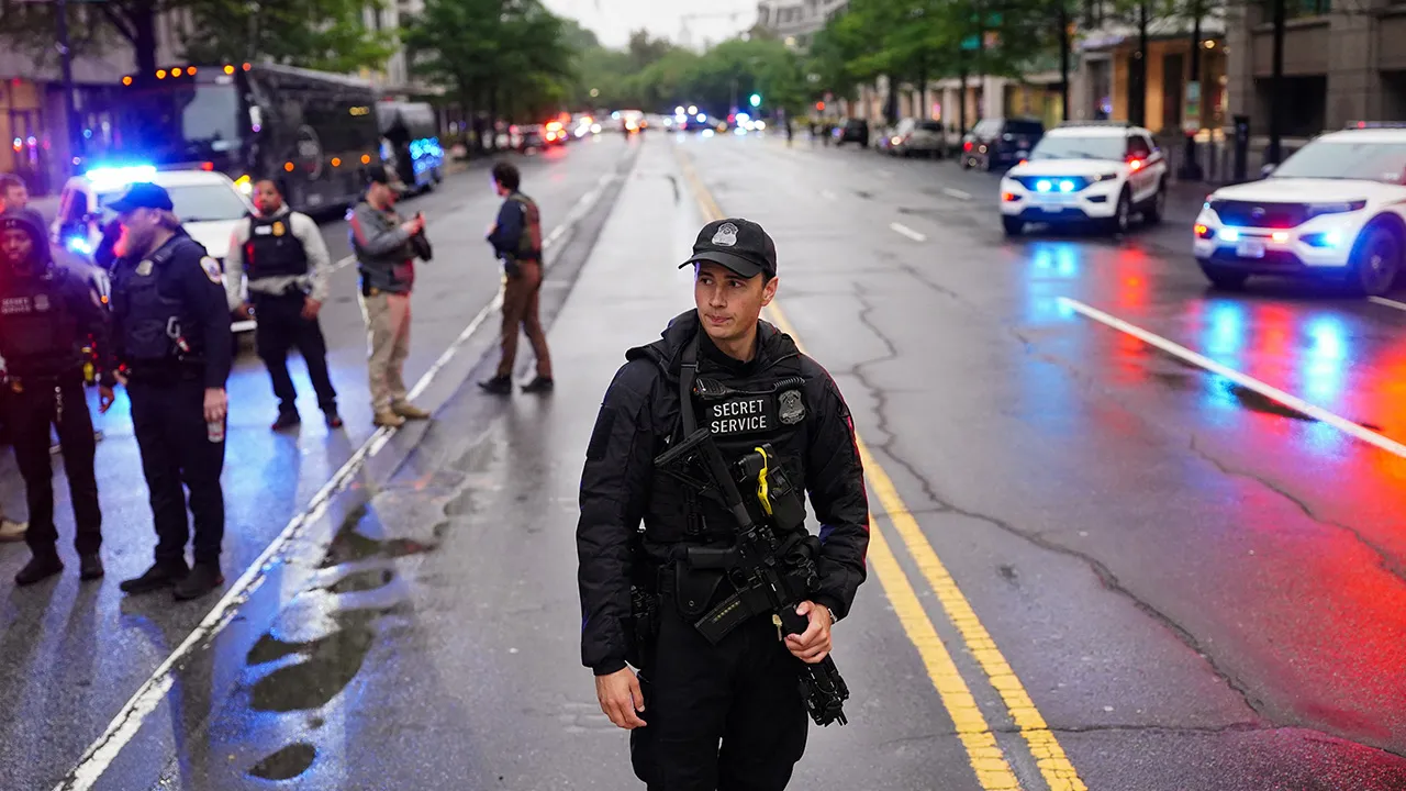 A U.S. Secret Service agent stands guard as a street is blocked near the White House after gunshots were heard nearby, in Washington, D.C., U.S., May 23, 2026. REUTERS/Nathan Howard