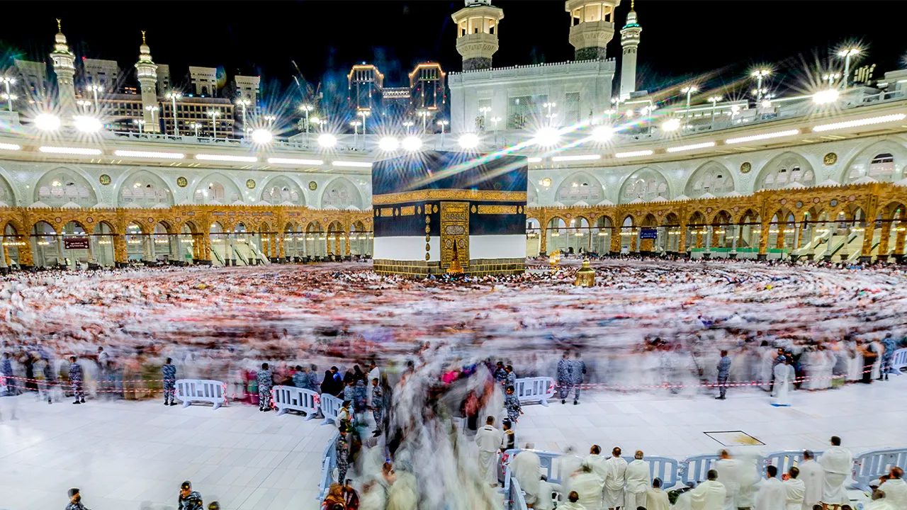MEKAH, 25 Mei -- Jemaah haji dari seluruh dunia melakukan tawaf mengelilingi kaabah pada hari tarwiyah di Masjidil Haram hari ini.  Hari Tarwiyah menandakan permulaan ibadah haji, jemaah akan mula bermalam di Mina dan bersiap sedia untuk berwukuf di Arafah pada keesokan harinya pada 9 Zulhijjah 1447H bersamaan 26 Mei 2026.  --fotoBERNAMA (2026) HAK CIPTA TERPELIHARA