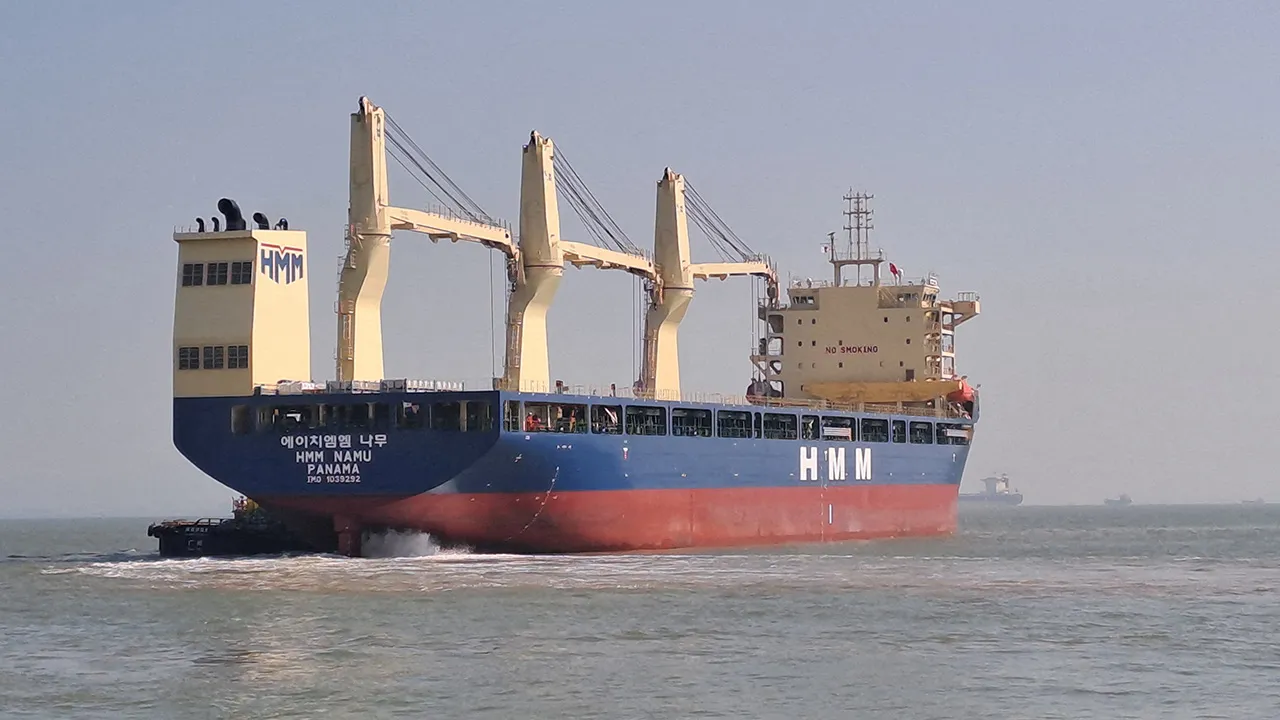  The Panama-flagged bulk carrier HMM Namu, in Guangzhou, Guangdong Province, China January 5, 2026. Picture taken with a mobile phone. HMM/Handout via REUTERS THIS IMAGE HAS BEEN SUPPLIED BY A THIRD PARTY. NO RESALES. NO ARCHIVES. MANDATORY CREDIT. VERIFICATION: Location and date confirmed by original file metadata. South Korean shipper HMM confirmed that the vessel caught fire and had been stranded in the Strait of Hormuz on May 4./File Photo