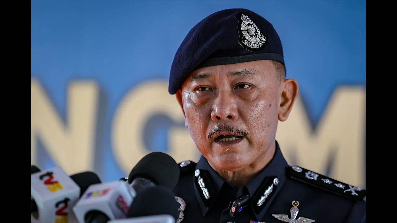 ISKANDAR PUTERI, 22 Mei -- Pemangku Ketua Polis Johor DCP Hoo Chuan Huat bercakap pada sidang media di Ibu Pejabat Polis Daerah Iskandar Puteri, hari ini.