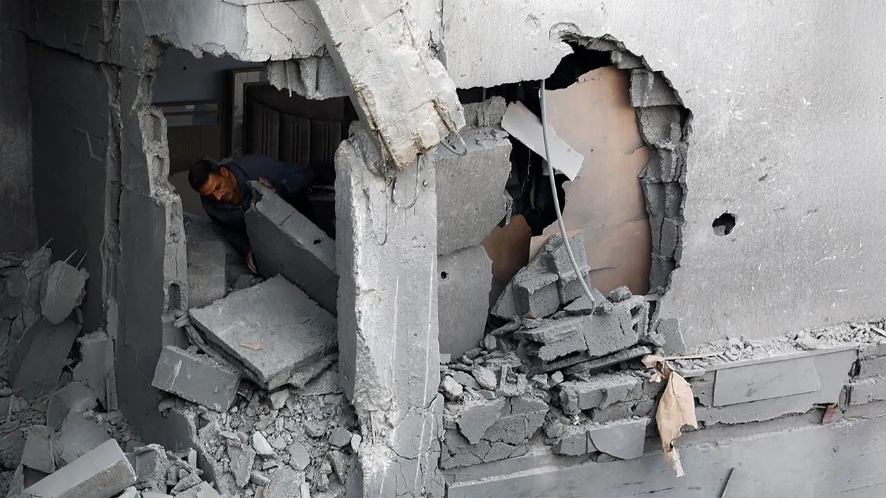 A Palestinian man inspects the site of an Israeli airstrike on a residential building on Tuesday, in Gaza City, May 27, 2026. REUTERS/Mahmoud Isaa