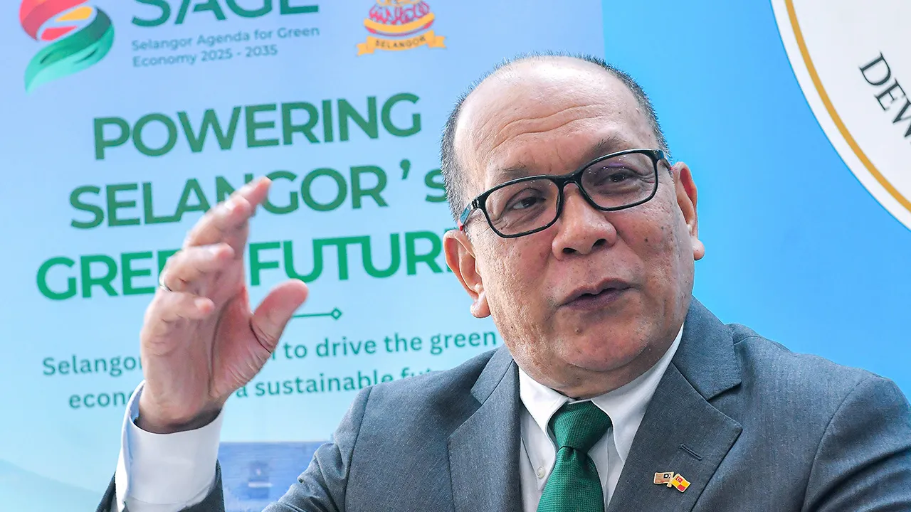 SHAH ALAM, 29 April -- Exco Infrastruktur dan Pertanian Negeri Selangor Datuk Izham Hashim ketika bertemu pengamal media mengenai Pelancaran Platform Agenda Bumi Hijau di Wisma Dewan Negeri Selangor hari ini  -- fotoBERNAMA (2026) HAK CIPTA TERPELIHARA
