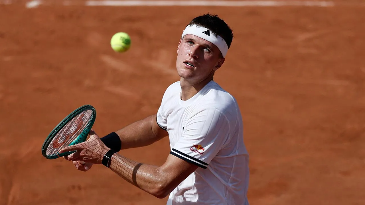 Tennis - French Open - Roland Garros, Paris, France - May 24, 2026 Czech Republic's Jakub Mensik in action during his first round match against France's Titouan Droguet REUTERS/Benoit Tessier