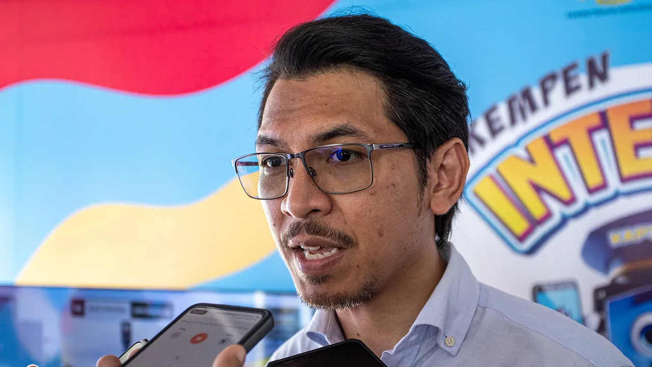 PADANG RENGAS, 30 Mei -- Setiausaha Politik kepada Menteri Kewangan, Muhammad Kamil Abdul Munim, bercakap ketika ditemu bual sempena Majlis Pelancaran Sukan Belia (SUKBEL) dan Perasmian Karnival Belia MADANI di SMK Tun Perak, hari ini.  --fotoBERNAMA (2026) HAK CIPTA TERPELIHARA