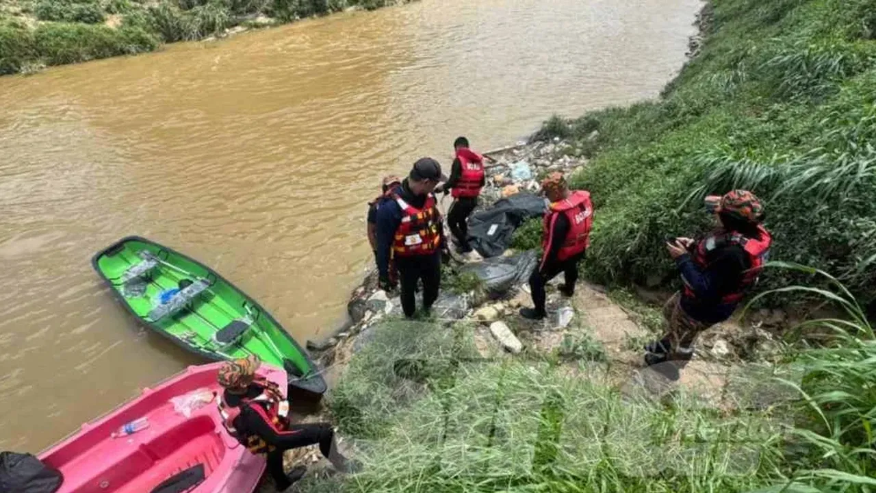 Mangsa ditemui kira-kira jam 12.17 tengah hari oleh anggota Pasukan Penyelamatan Di Air (PPDA) yang menaiki bot menyusuri Sungai Langat.