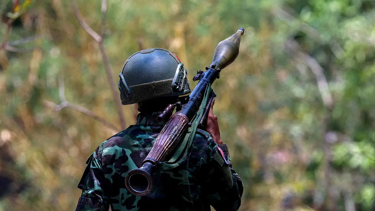 FILE PHOTO: A soldier from the Karen National Liberation Army (KNLA) carries an RPG launcher at a Myanmar military base at Thingyan Nyi Naung village on the outskirts of Myawaddy, the Thailand-Myanmar border town under the control of a coalition of rebel forces led by the Karen National Union, in Myanmar, April 15, 2024. REUTERS/Athit Perawongmetha/File Photo