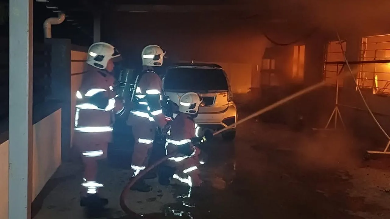 SANDAKAN: Seorang wanita warga emas ditemukan meninggal dunia dalam kejadian kebakaran sebuah rumah di Jalan Fook Hin, Batu 12, di sini malam tadi.