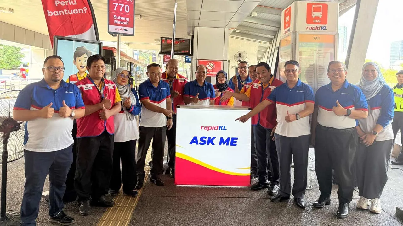 Encik Ku Jamil Zakaria, Pemangku Ketua Pegawai Eksekutif Rapid Bus memberikan  penekanan terhadap kepentingan inisiatif “Ask Me’ bagi memudahkan urusan  penumpang setiap hari.
