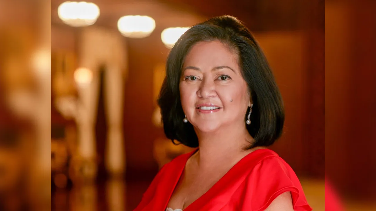 Liza Araneta-Marcos_FB Liza Marcos