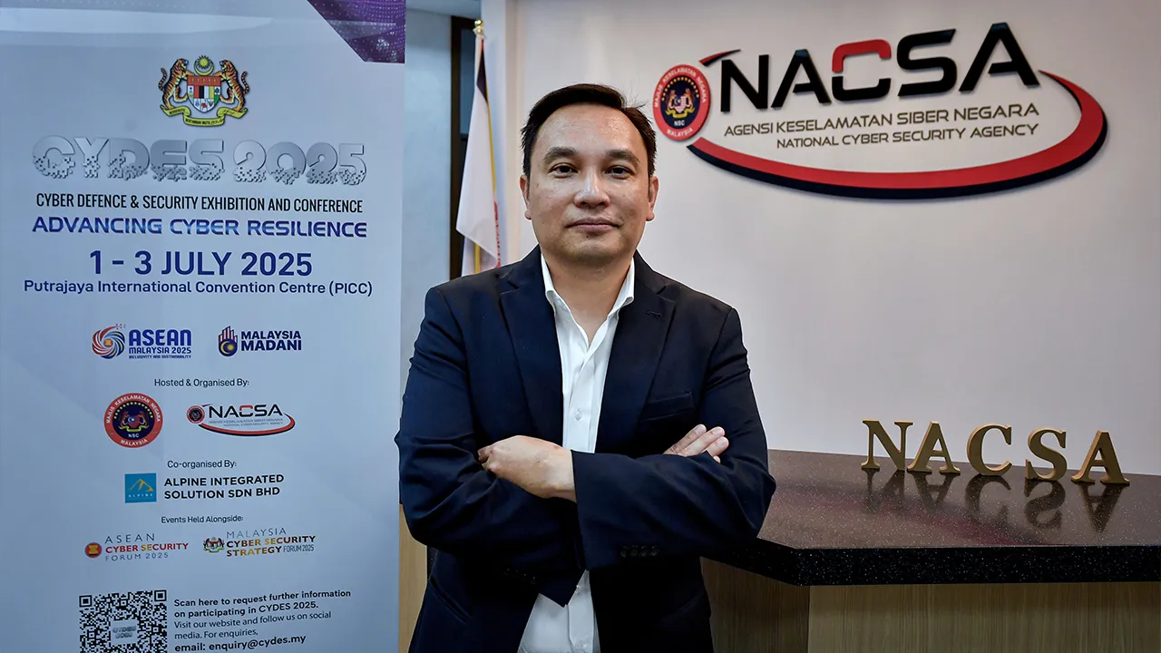 PUTRAJAYA, 30 Jun -- Ketua eksekutif Agensi Keselamatan Siber Negara (NACSA), Majlis Keselamatan Negara (MKN), Ir. Dr. Megat Zuhairy Megat Tajuddin ketika ditemui Bernama mengenai Malaysia dijangka menarik lebih banyak pelaburan strategik dalam bidang keselamatan siber menerusi penganjuran Pameran dan Persidangan Pertahanan & Keselamatan Siber (CYDES) 2025 di Menara Cyber Axis baru-baru ini._BERNAMA