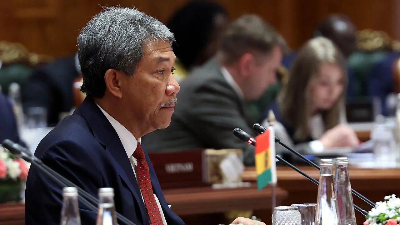 NEW DELHI, 14 Mei -- Menteri Luar Datuk Seri Mohamad Hasan menyampaikan ucapan pada Mesyuarat Menteri-Menteri Luar BRICS hari ini.