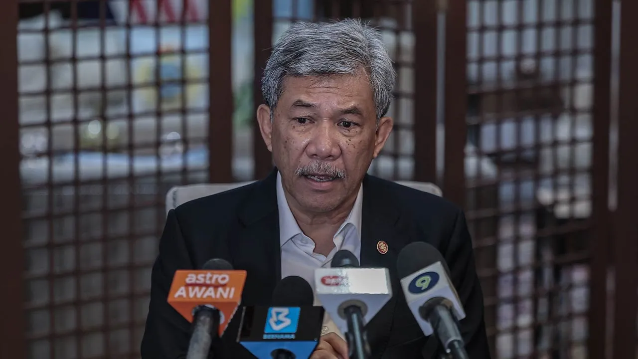 SUBANG, 19 Mei -- Menteri Luar Datuk Seri Mohamad Hasan bercakap pada sidang media sejurus tiba dari Myanmar di Pangkalan Udara Tentera Udara Diraja Malaysia (TUDM) Subang malam ini.