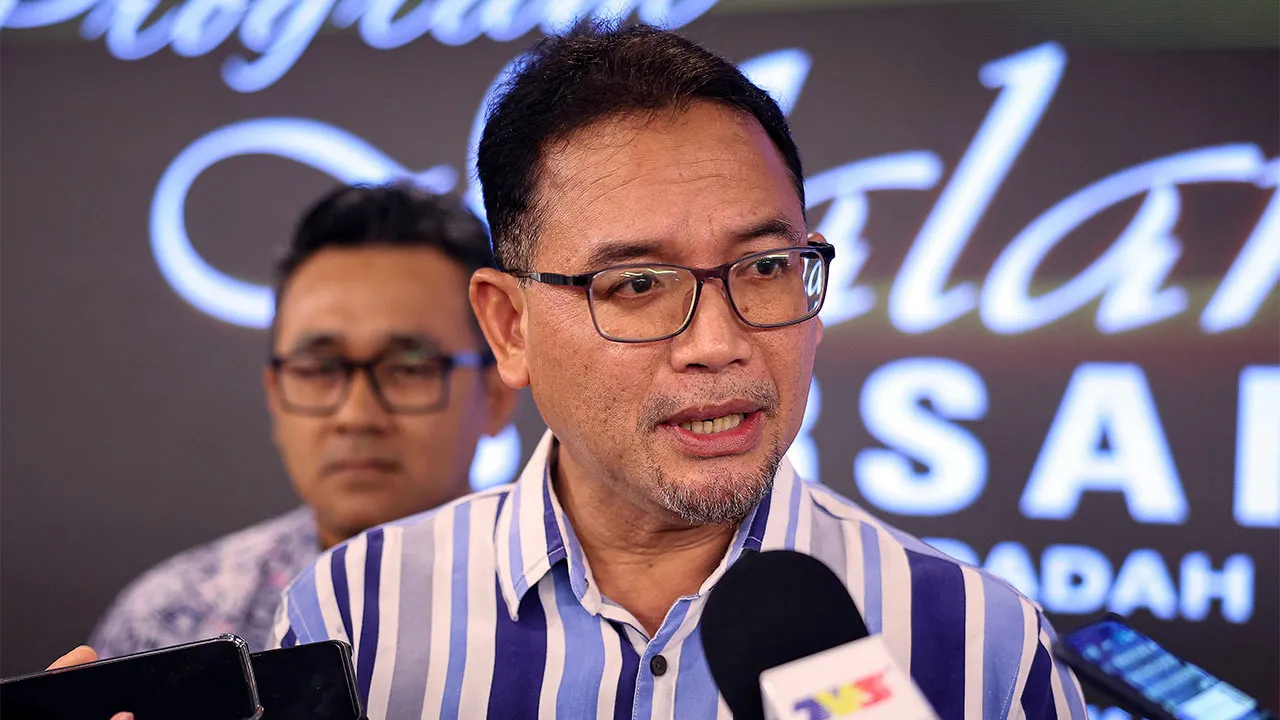 IPOH, 8 Mei -- Pengarah Agensi Antidadah Kebangsaan (AADK) Negeri Perak Mohamad Nor Musa menjawab soalan pemberita pada Program Malam Mesra Bersama Media AADK Negeri Perak Tahun 2026 di Royal Perak Golf Club (RPGC) malam tadi.  --fotoBERNAMA (2026) HAK CIPTA TERPELIHARA