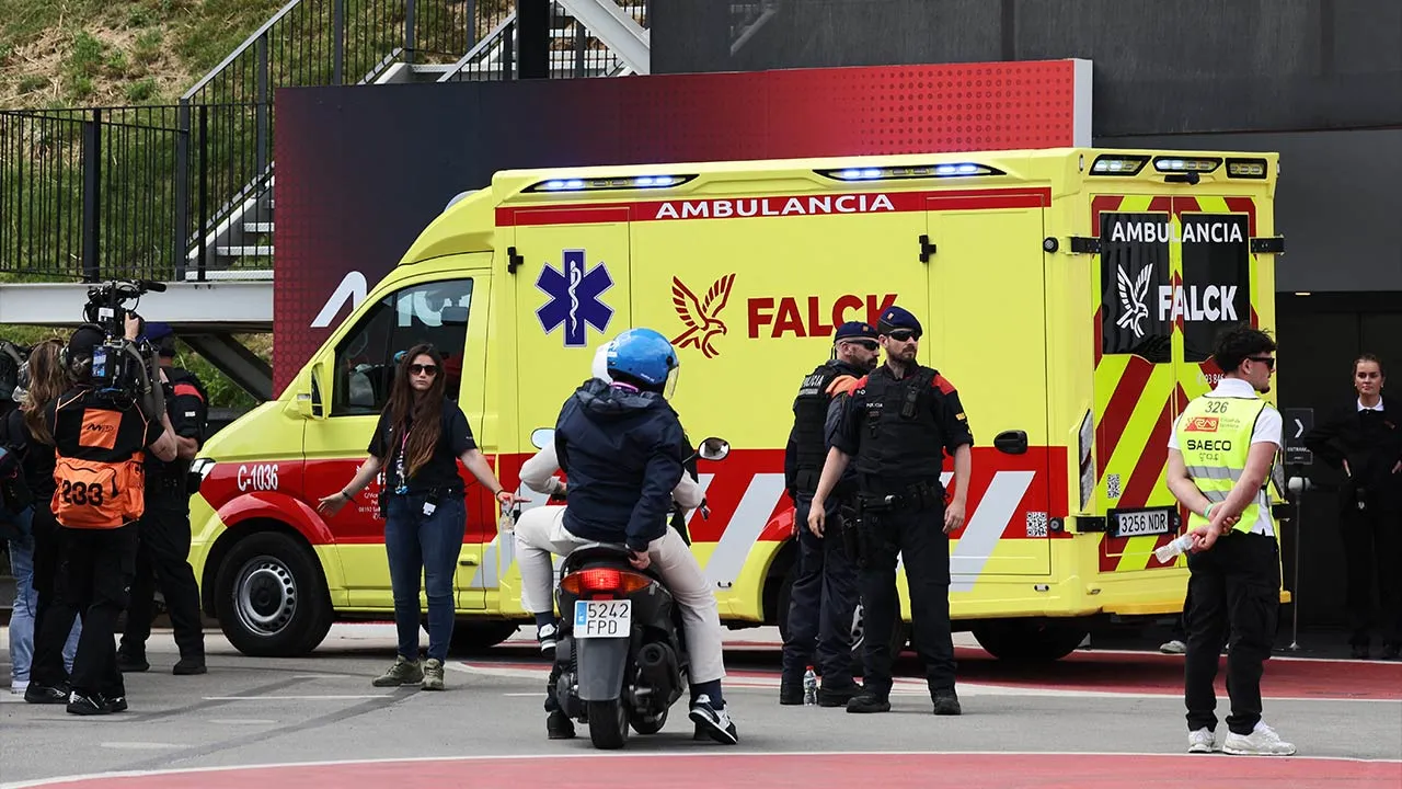 MotoGP - Catalunya Grand Prix - Circuit de Barcelona, Barcelona, Spain - May 17, 2026 An ambulance arrives at the track after Gresini Racing's Alex Marquez sustains an injury during a crash in the MotoGP race REUTERS/Nacho Doce