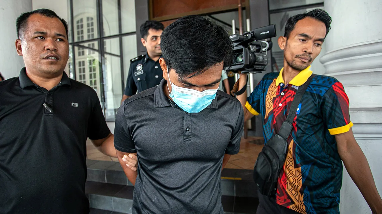 IPOH, 8 Mei -- Jurulatih kadet bomba Muhammad Aidilafifi Muhammad didakwa di Mahkamah Sesyen di sini hari ini atas tujuh pertuduhan melakukan amang seksual fizikal serta satu pertuduhan memiliki gambar pornografi membabitkan seorang pelajar perempuan berusia 14 tahun antara Februari hingga Mei lepas.  Muhammad Aidilafifi, 28, bagaimanapun mengaku tidak bersalah terhadap kesemua pertuduhan selepas ia dibacakan secara berasingan di hadapan Hakim Jean Sharmila Jesudason.  --fotoBERNAMA (2026) HAK CIPTA TERPELI