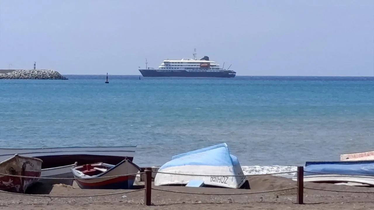Cruise ship MV Hondius docks off Cape Verde port, as passengers were not allowed off the ship, while health authorities investigated suspected cases of hantavirus aboard the vessel, in Praia Port, Cape Verde, May 4, 2026. Picture taken with a mobile phone. REUTERS/Stringer TPX IMAGES OF THE DAY