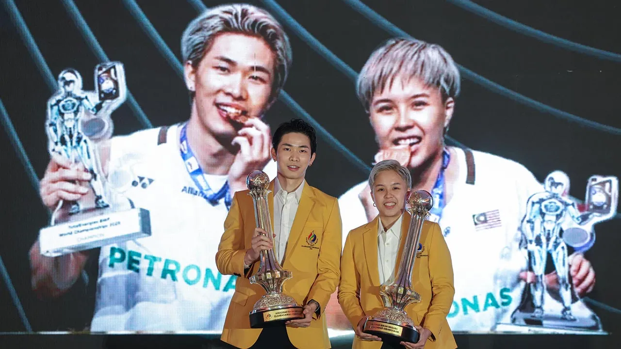 Kuala Lumpur , 19 Mei 2026. Olahragawan Negara , Chen Tang Jie dan Olahragawati Negara , Toh Ee Wei pada  Majlis Anugerah Sukan Negara 2025 di Majlis Sukan Negara Bukit Jalil.Astro AWANI/SHAHIR OMAR