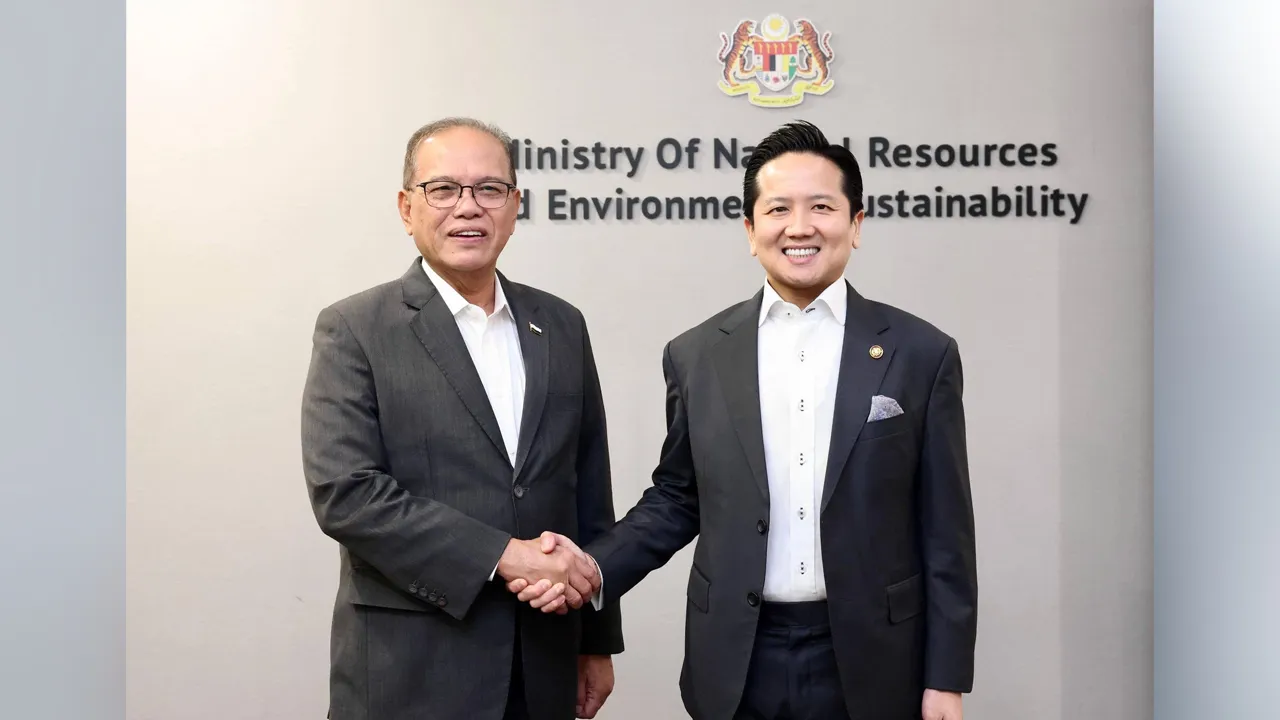 Komitmen memperkukuh kerjasama strategik demi kelestarian alam dan kemakmuran rakyat Pahang dizahirkan dalam sesi kunjungan hormat YAB Dato' Sri Diraja Haji Wan Rosdy bin Wan Ismail, Menteri Besar Pahang di Putrajaya hari ini.