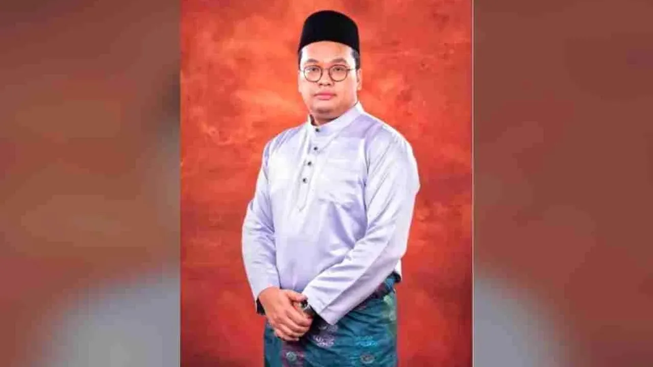SEREMBAN - Waris Nan Tua Klana Hulu bersama Ibu Soko-Ibu Soko Klana Hulu dan Waris-Waris Klana Hulu melantik seorang akauntan berusia 29 tahun sebagai Undang Luak Sungei Ujong yang baharu._SINAR HARIAN