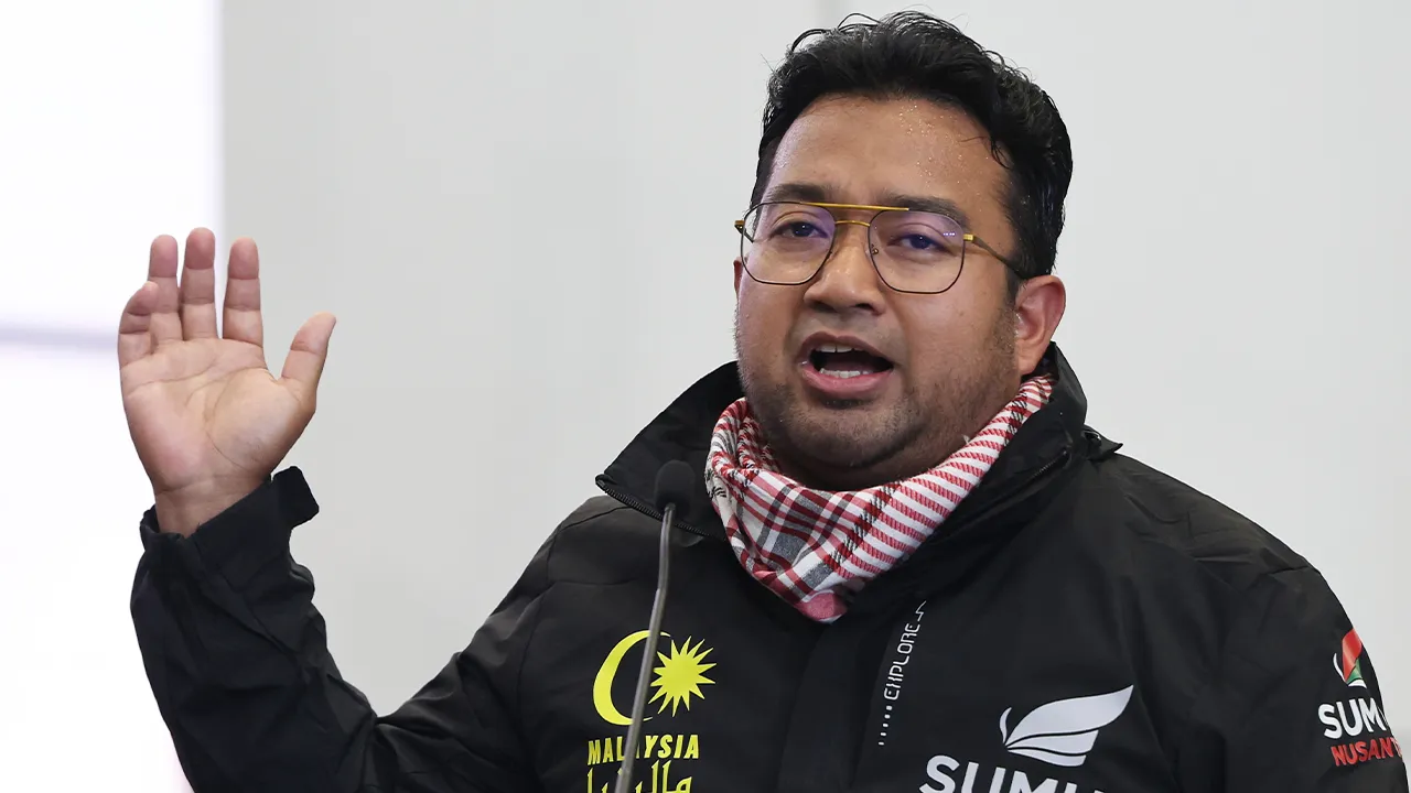 SEPANG, 25 Mei -- Ketua Pegawai Eksekutif Cinta Gaza Malaysia (CGM) Muhammad Nadir Al-Nuri Kamaruzaman ketika berucap pada Majlis Sambutan Kepulangan Aktivis Misi Global Sumud Flotilla (GSF) 2.0 di Lapangan Terbang Antarabangsa Kuala Lumpur (KLIA) Terminal 1 malam ini.  --fotoBERNAMA (2026) HAK CIPTA TERPELIHARA