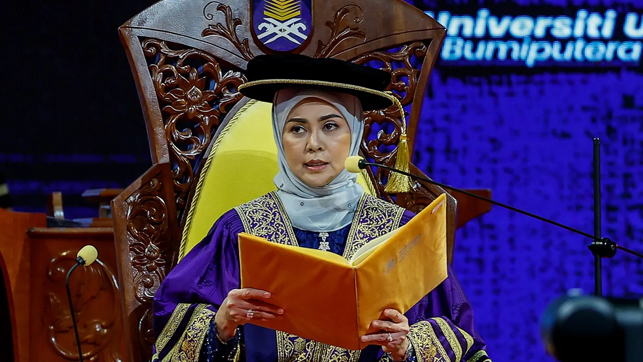 SHAH ALAM, 6 Mei -- Tengku Permaisuri Selangor Tengku Permaisuri Norashikin yang juga Pro Canselor Universiti Teknologi Mara (UiTM) berkenan menyampaikan titah pada Istiadat Konvokesyen UiTM ke-104 di Dewan Agung Tuanku Canselor UiTM Shah Alam hari ini.  -- fotoBERNAMA (2026) HAK CIPTA TERPELIHARA