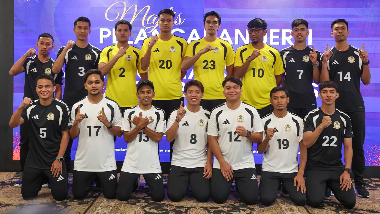 KUALA LUMPUR, 7 Mei -- Barisan pemain Sepak Takraw negara yang akan berjuang pada Kejohanan Piala Dunia Sepak Takraw 2026 pada Majlis Memperkenalkan Skuad Sepak Takraw Negara di Pusat Dagangan Dunia (WTC) malam ini.  Kejohanan Piala Dunia Sepak Takraw 2026 akan berlangsung pada 16 hingga 23 Mei ini di Stadium Titiwangsa.  --fotoBERNAMA (2026) HAK CIPTA TERPELIHARA