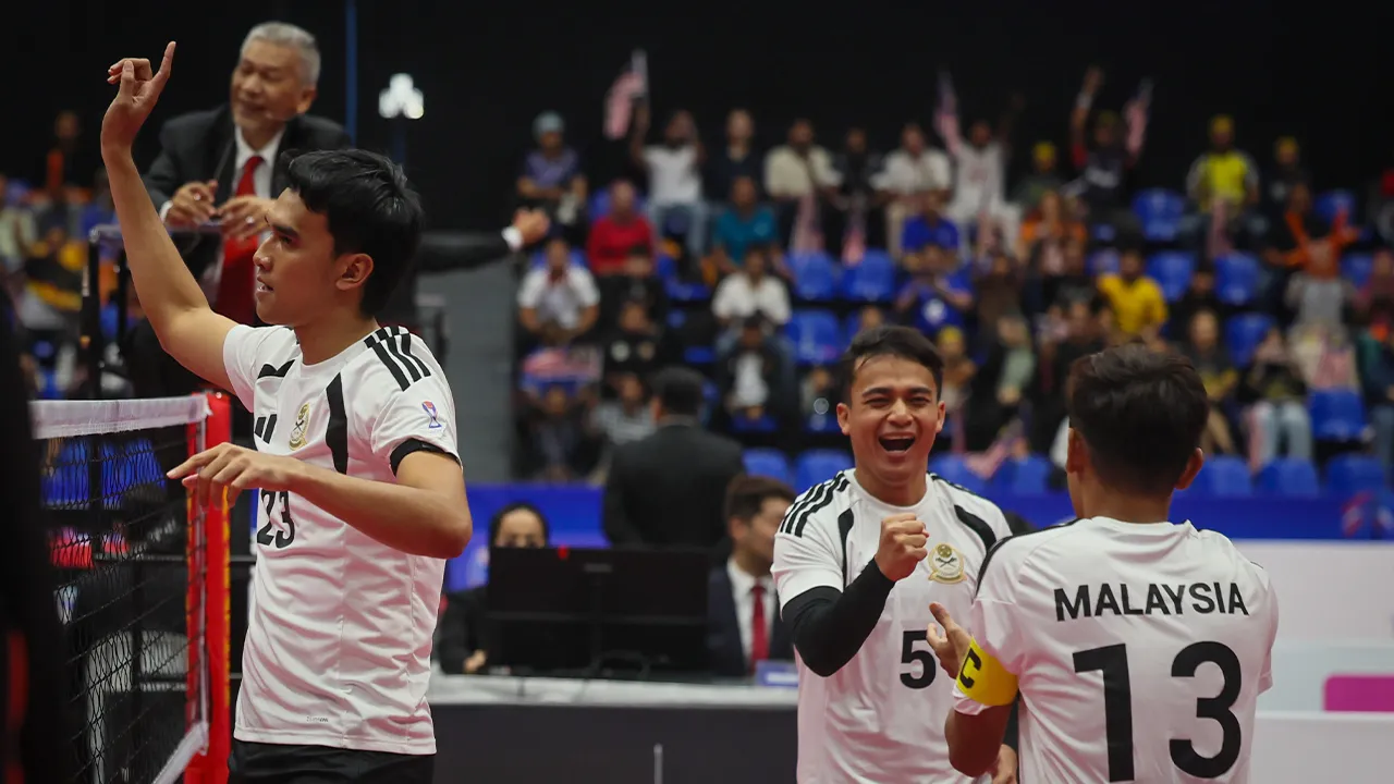 KUALA LUMPUR, 21 Mei -- Skuad regu sepak takraw negara beraksi menentang Jepun dalam acara regu berpasukan pada Kejuaraan Piala Dunia Sepak Takraw 2026 di Stadium Titiwangsa hari ini.  Malaysia melangkah ke separuh akhir Kejuaraan Piala Dunia Sepak Takraw 2026 selepas menewaskan Jepun 2-0 pada aksi suku akhir.  --fotoBERNAMA (2026) HAK CIPTA TERPELIHARA
