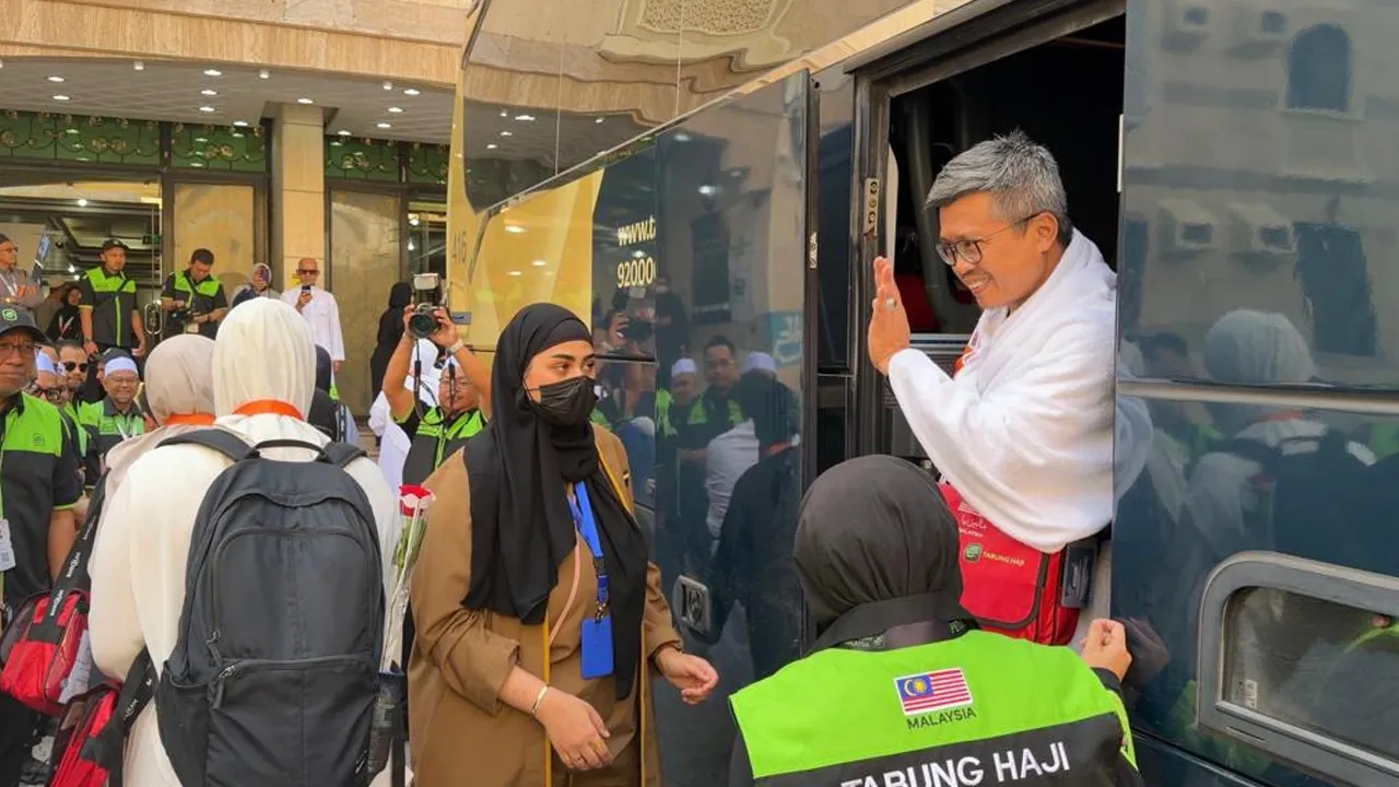  Penerbangan KT051, Oman, tiba di Mekah