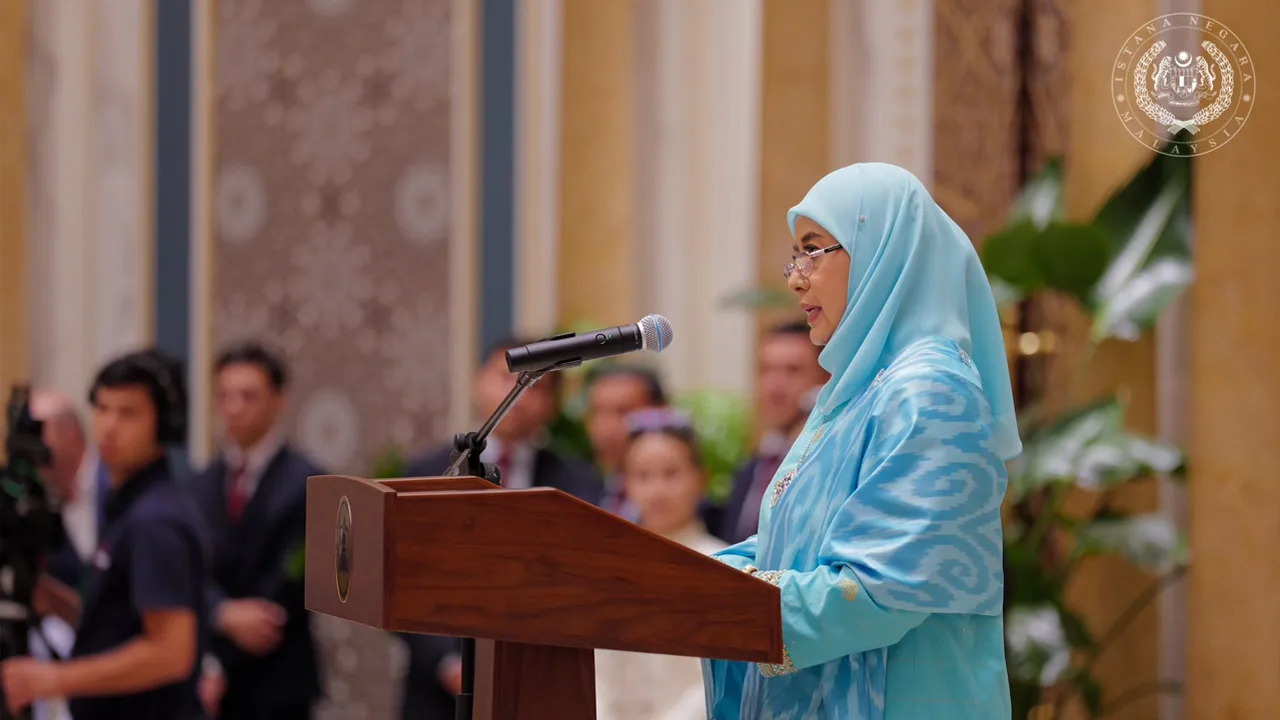 RAJA PERMAISURI AGONG BERANGKAT KE PERSIDANGAN DIRAJA (TRADISI SAINTIFIK DALAM KETAMADUNAN ISLAM : SUMBER, POTENSI DAN CABARAN)_