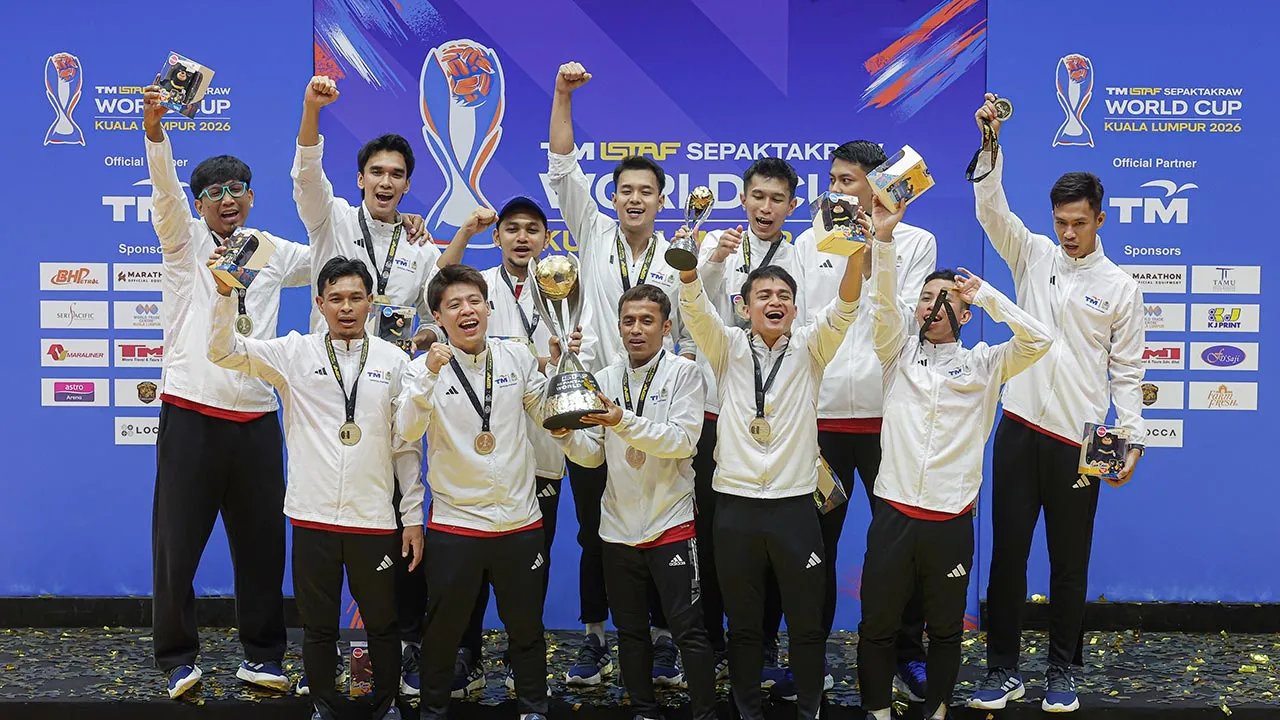 KUALA LUMPUR, 24 Mei -- Skuad regu sepak takraw negara muncul sebagai juara selepas berjaya menewaskan Thailand dalam acara akhir regu berpasukan pada Kejuaraan Piala Dunia Sepak Takraw 2026 di Stadium Titiwangsa hari ini.  --fotoBERNAMA (2026) HAK CIPTA TERPELIHARA