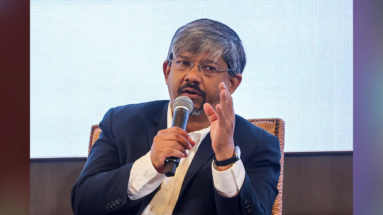 KUALA LUMPUR, 14 Jun -- Pengerusi jawatankuasa sementara Majlis Media Malaysia (MMM) Premesh Chandran ketika menjadi ahli panel Forum Media HAWANA 2025 bertajuk "Malaysian Media Council: Regulator or Media Protector?" sempena Hari Wartawan Nasional (HAWANA) 2025 di Pusat Dagangan Dunia Kuala Lumpur (WTC) hari ini.  -- fotoBERNAMA (2025) HAK CIPTA TERPELIHARA  KUALA LUMPUR, June 14 -- Malaysian Media Council (MMC) pro-tem committee chairman Premesh Chandran during the HAWANA 2025 Media Forum titled “Malaysia