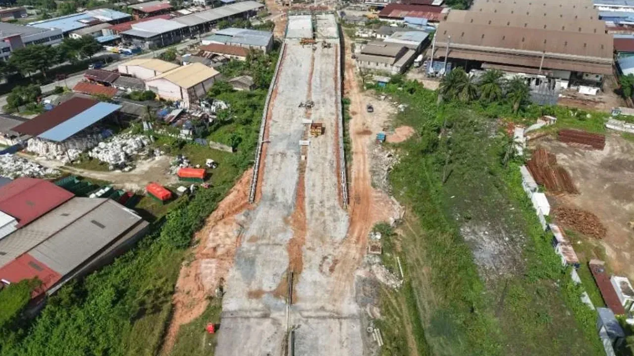SHAH ALAM – Projek Lebuhraya Pesisiran Pantai Barat (WCE) bagi Seksyen 3 dijangka dapat disiapkan penghujung tahun ini sebelum dibuka kepada pengguna pada suku pertama tahun depan.