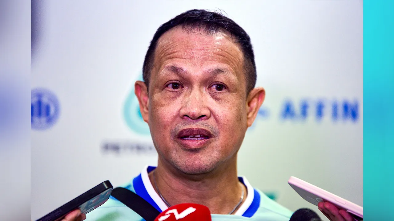KUALA LUMPUR, 8 Mei -- Pengarah Jurulatih Beregu Kebangsaan, Rexy Mainaky ditemubual pemberita ketika sesi latihan skuad badminton kebangsaan di Akademi Badminton Bukit Kiara hari ini.  --fotoBERNAMA (2026) HAK CIPTA TERPELIHARA