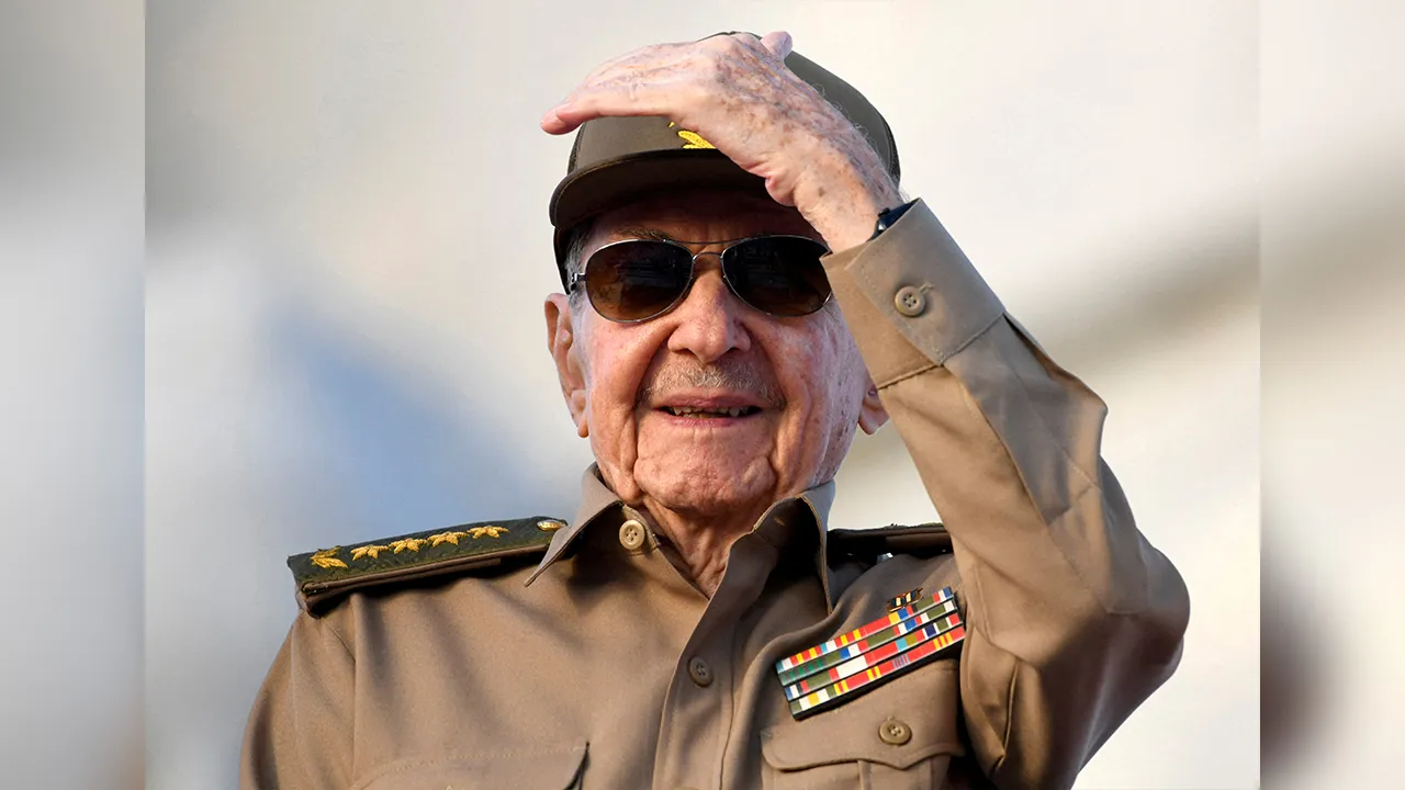 FILE PHOTO: Cuba's former President Raul Castro watches a May Day rally in Havana, Cuba May 1, 2025. REUTERS/Norlys Perez/File Photo
