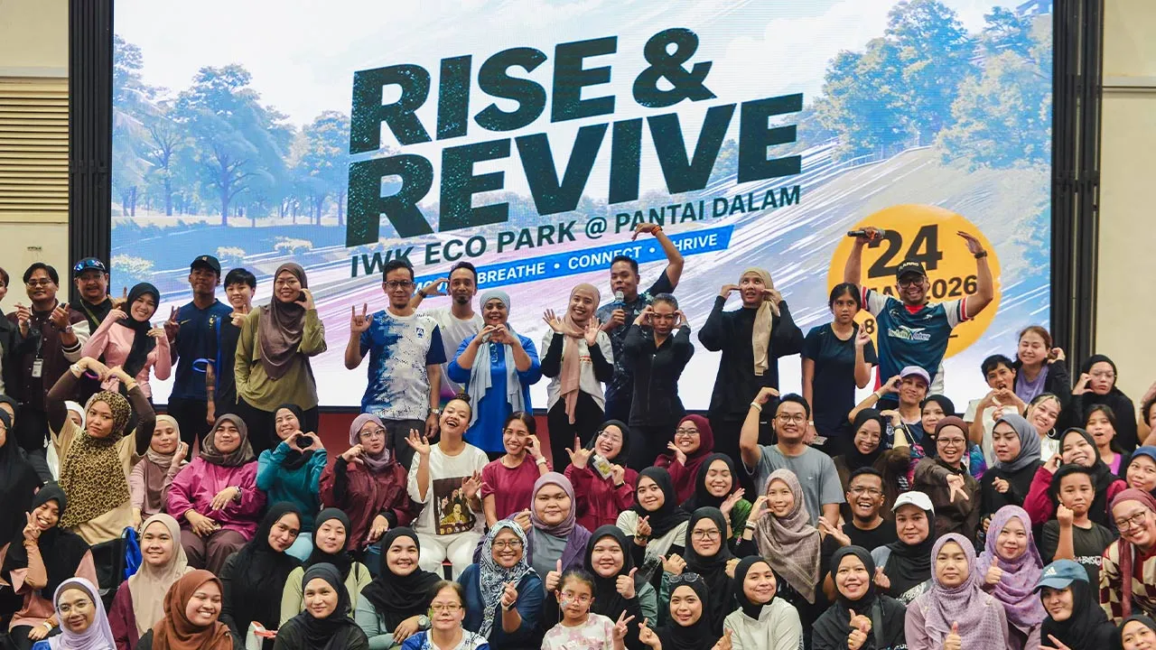 KUALA LUMPUR, 24 Mei -- Indah Water Konsortium (IWK) Sdn Bhd mengumpul RM8,330 menerusi hasil jualan tiket program Rise & Revive untuk disalurkan sepenuhnya kepada dua pertubuhan berkaitan orang kurang upaya (OKU), hari ini.  Ketua Jabatan Komunikasi Korporat IWK, Wan Esuriyanti Wan Ahmad berkata kutipan itu disumbangkan kepada Persatuan Kebajikan Ahsana Kuala Lumpur (PKAKL) dan Malaysia Federation of the Deaf (MFD), dengan setiap pertubuhan menerima lebih RM4,000.  --fotoBERNAMA