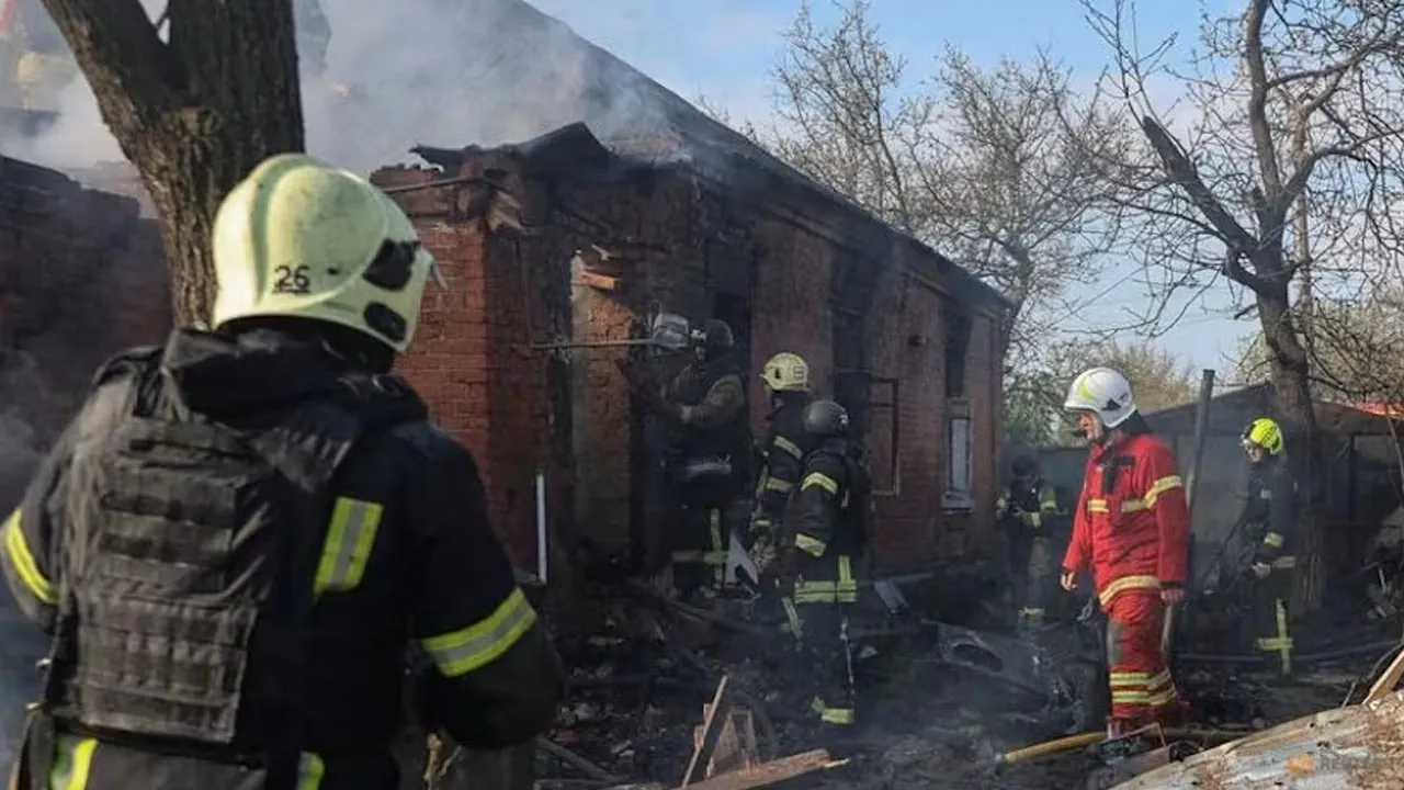 Rescuers work at the site of the private house hit by a Russian drone strike, amid Russia's attack on Ukraine, in Kharkiv, Ukraine May 6, 2026. (Photo: REUTERS/Vyacheslav Madiyevskyy)