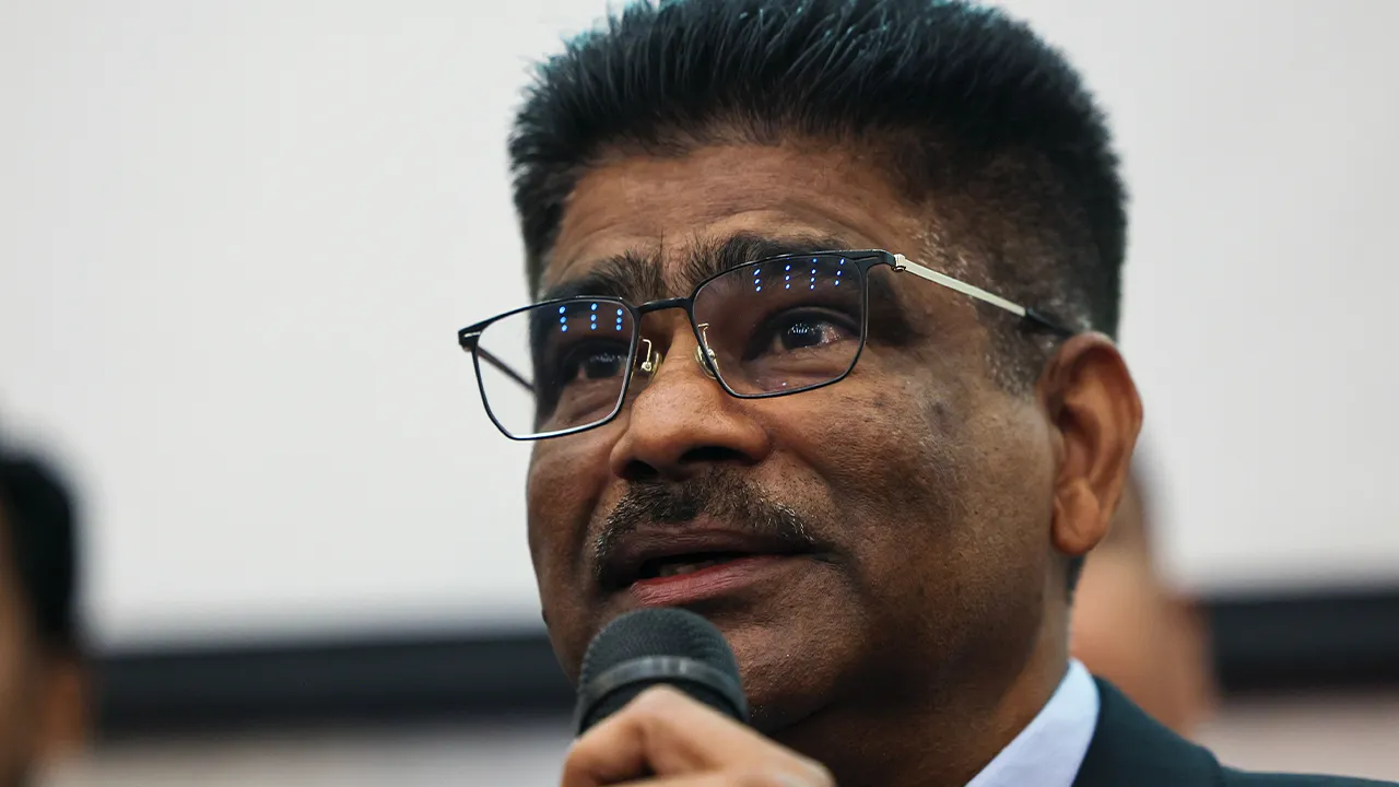 GEORGE TOWN, 30 Jan -- Pengerusi Jawatankuasa Perumahan dan Alam Sekitar Pulau Pinang Datuk Seri S.Sundarajoo bercakap ketika sidang media pada majlis menandatangani perjanjian di antara Mah Sing Group dengan Baker Tilly Malaysia berkenaan usaha pemulihan dua projek Rumah Mutiaraku (RMKU) tergendala di daerah Barat Daya iaitu pangsapuri Sri Bayu serta pangsapuri Quinton di Kompleks Tun Abdul Razak (KOMTAR) hari ini.  -- fotoBERNAMA (2026) HAK CIPTA TERPELIHARA