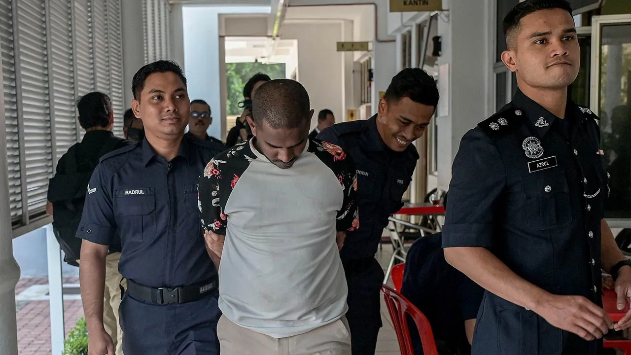 KUALA LUMPUR, 16 April -- Pemilik sebuah rumah kebajikan kanak-kanak mengaku tidak bersalah di dua mahkamah hari ini atas pertuduhan menyebabkan kecederaan fizikal ke atas dua kanak-kanak serta dua remaja dan mengendalikan pusat jagaan tidak berdaftar.