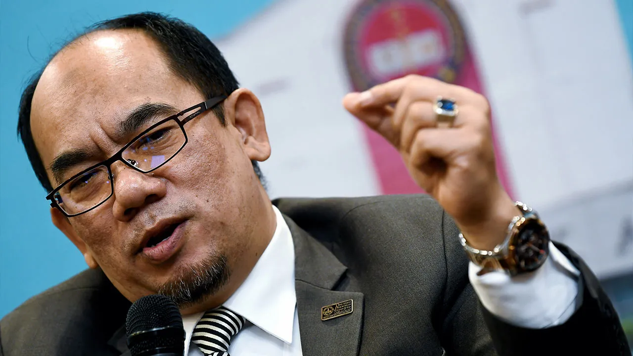 KUALA LUMPUR, 16 Julai -- Naib Canselor Universiti Pendidikan Sultan Idris (UPSI) Prof Datuk Dr Mohammad Shatar Sabran (kiri) ketika sidang media 'Smart Master dan Smart PhD' UPSI hari ini. --fotoBERNAMA (2018) HAK CIPTA TERPELIHARA