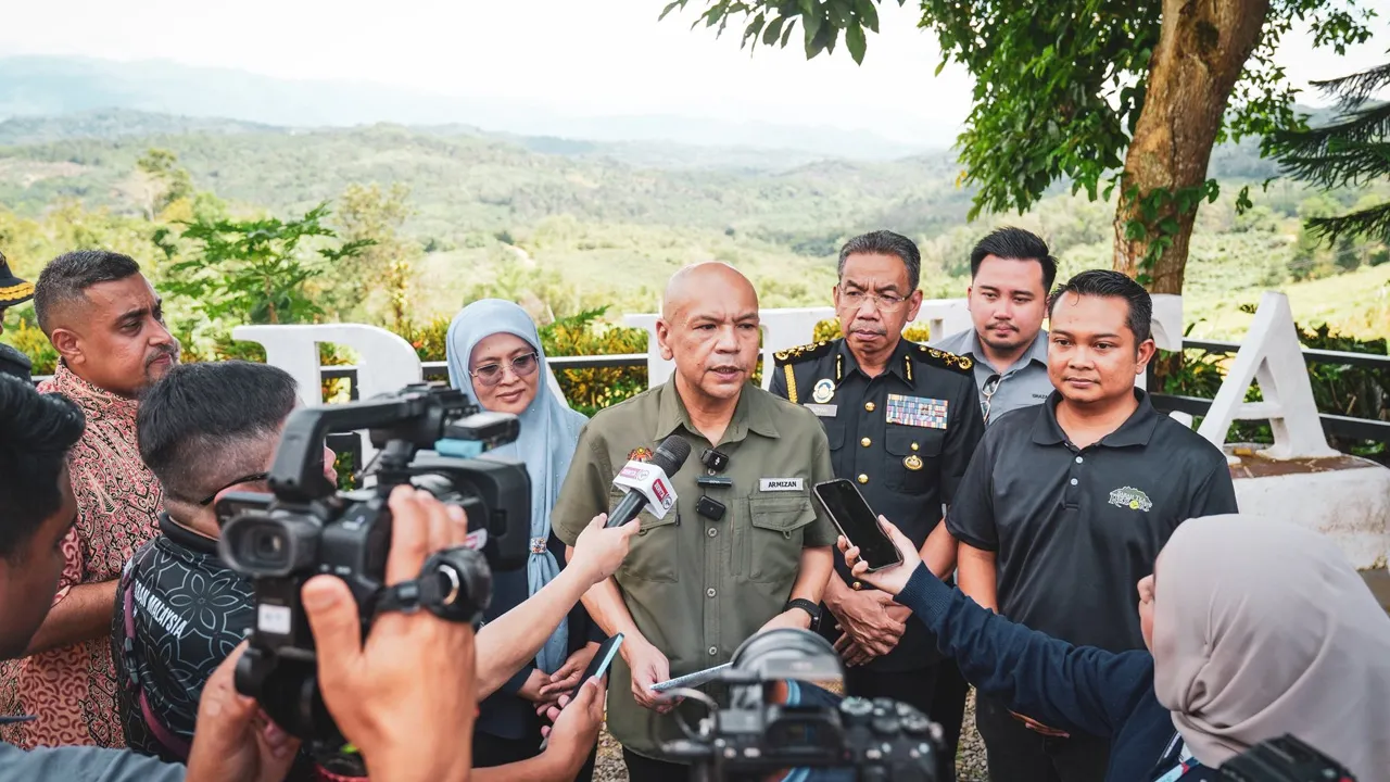 Menutup tirai lawatan kerja 3 hari di Ranau dengan Program Jelajah Harta Intelek di Sabah Tea. Inisiatif baharu KPDN melalui agensi MyIPO ini merupakan pendekatan untuk mengenal pasti dan memperkasa potensi produk tempatan yang boleh dilindungi dan dikomersialkan secara lebih strategik sebagai aset harta intelek. 