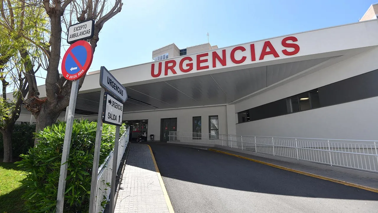 Exterior of the emergency unit area of Sant Joan university hospital where a woman with symptoms consistent with a hantavirus infection is being treated, according to local media, in Alicante, Spain May 8, 2026. Spanish health authorities said the suspected case involves a woman who was a passenger on the same flight as a patient who died in Johannesburg after travelling on the MV Hondius cruise ship and contracting the virus. REUTERS/Rafael Molina 
