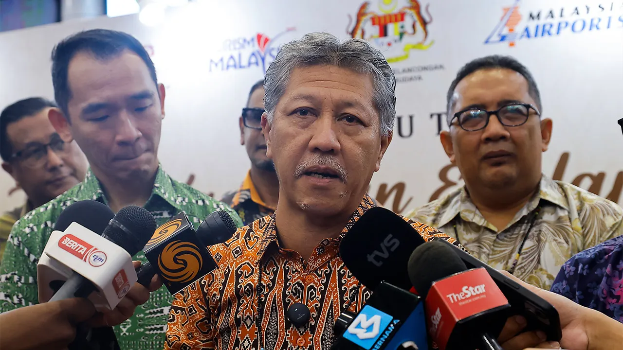 SEPANG, 31 Mei -- Ketua Setiausaha Kementerian Pelancongan, Seni dan Budaya Datuk Shaharuddin Abu Sohot bercakap kepada pemberita semasa hadir pada Majlis Sambutan Ketibaan Pelancong Bersempena Sambutan Tadau Kaamatan dan Hari Gawai di Lapangan Terbang Antarabangsa Kuala Lumpur (KLIA) Terminal 1 hari ini.  --fotoBERNAMA