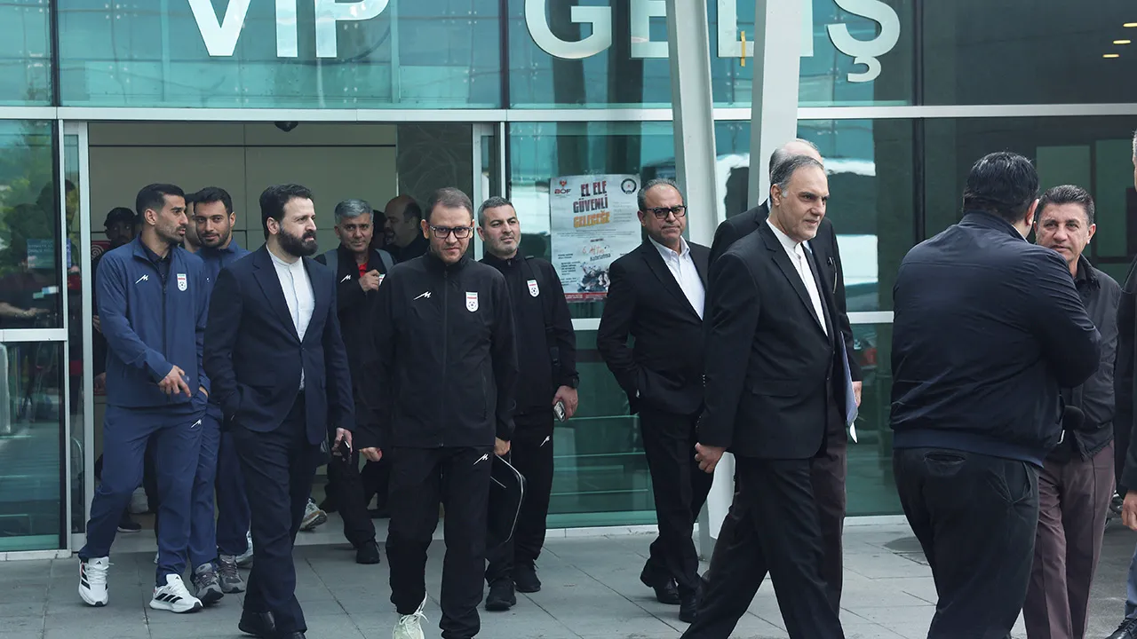 Soccer Football - Iran players and staff in Ankara for VISA procedures ahead of the World Cup - Ankara, Turkey - May 21, 2026 Iran players and staff at Ankara Esenboga Airport for VISA procedures ahead of the World Cup REUTERS/Dilara Senkaya